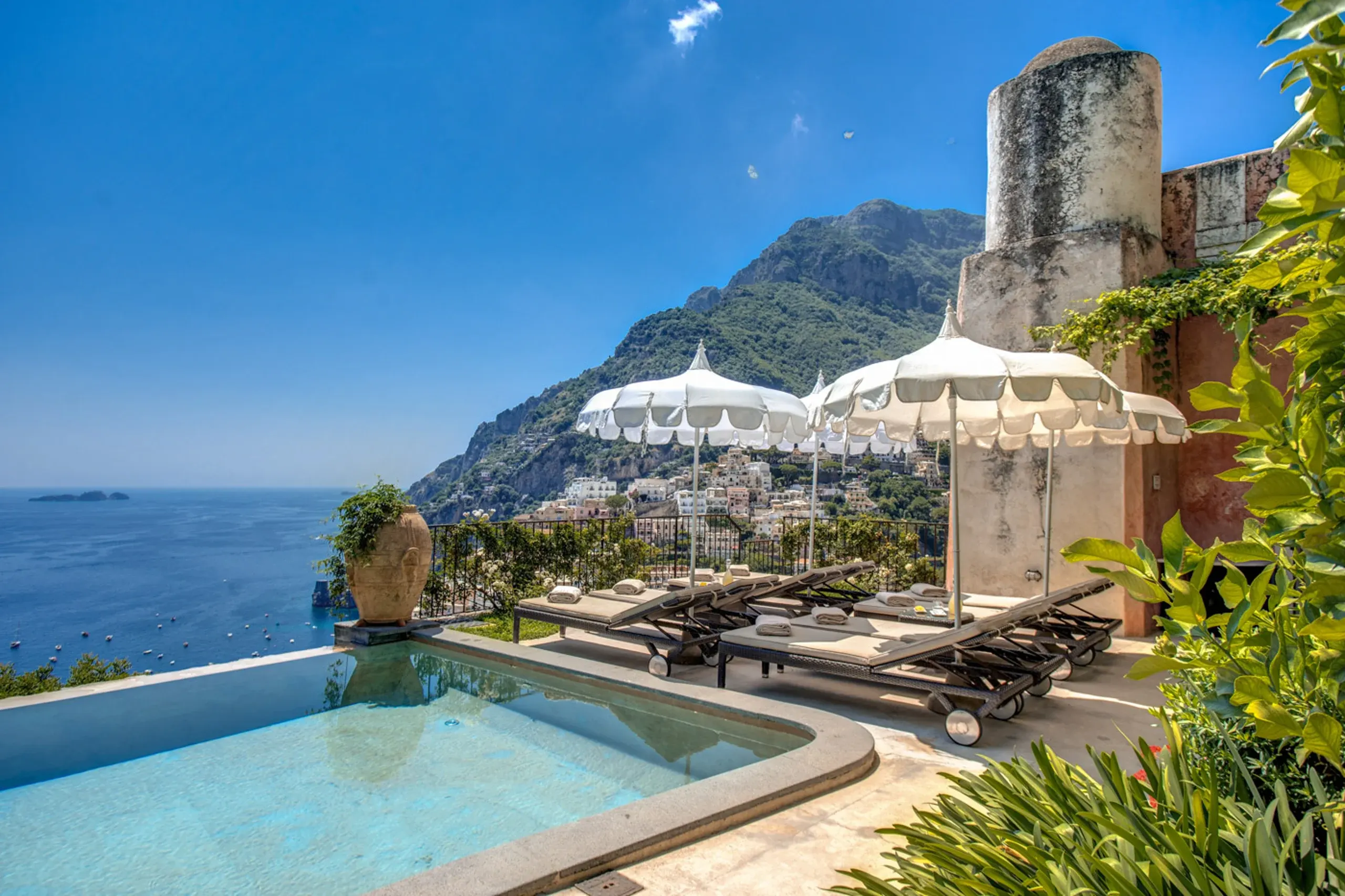 A clifftop pool above Positano