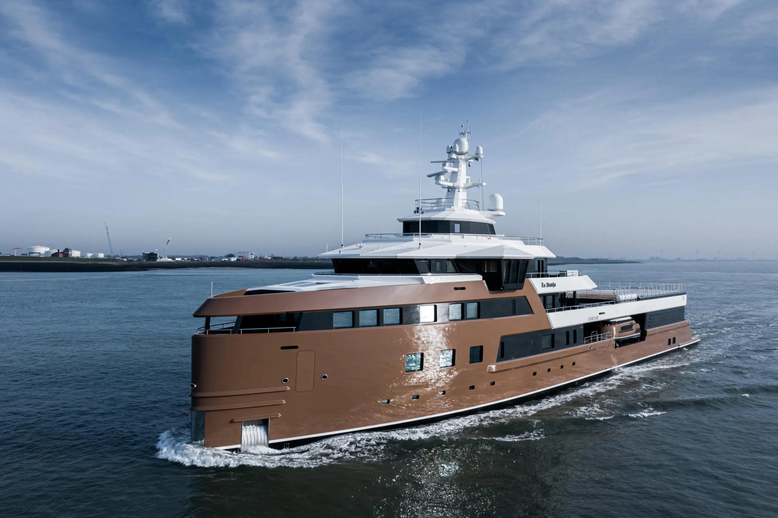 La Datcha, 77m yacht
