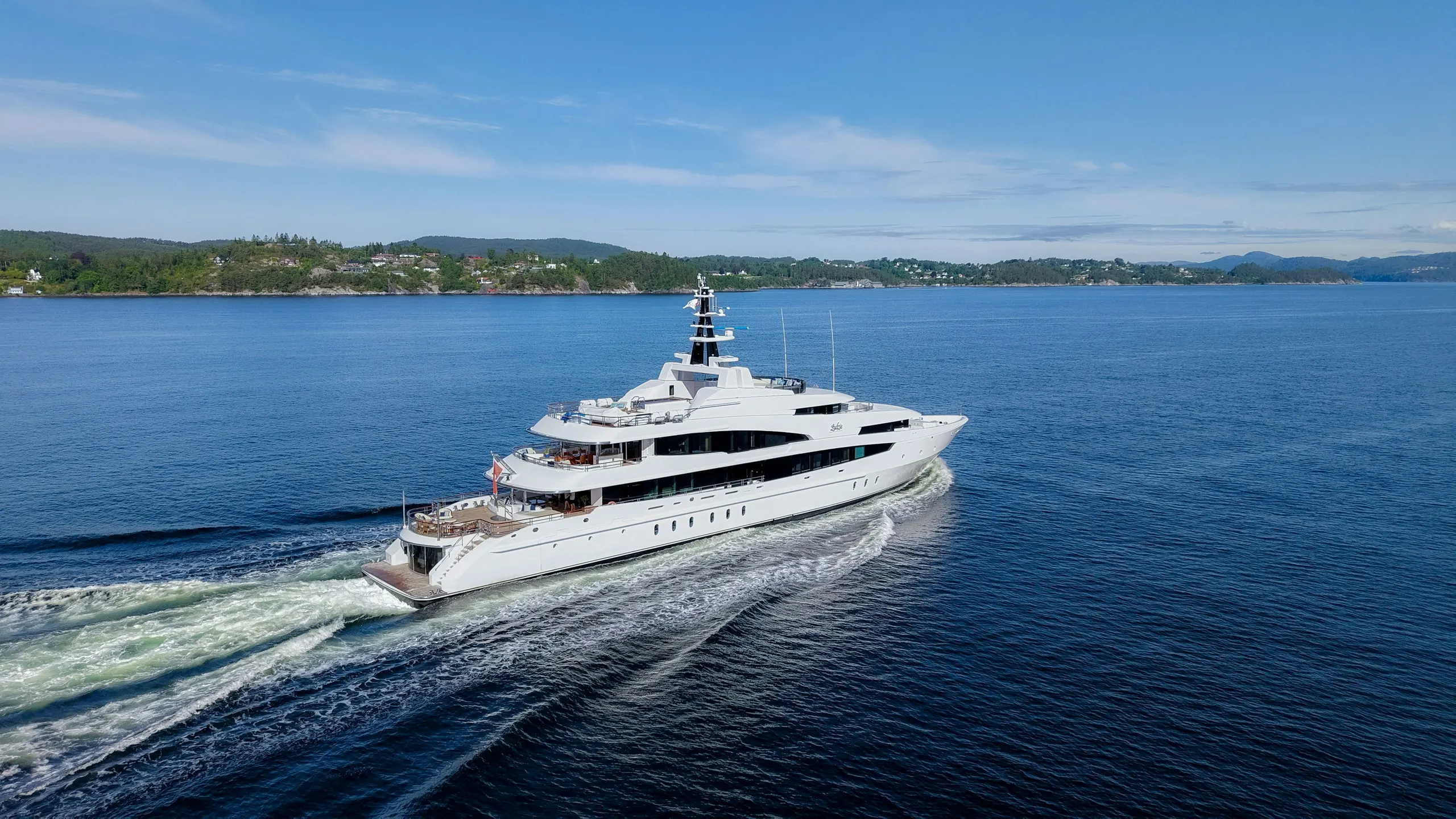 Ludzie, 62.3m yacht